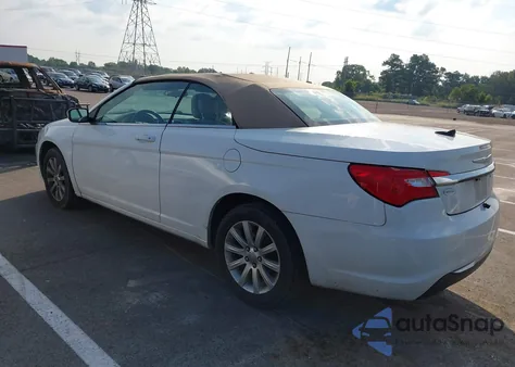 2014 Chrysler 200 Touring z USA, uszkodzony, nr VIN 1C3BCBEB7EN158176